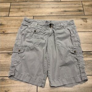 Y2K American Eagle Outfitters Capri Style Cargo Shorts Size 4 (30W)